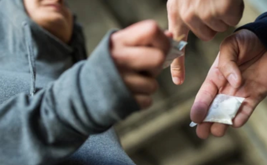 Претрес во Велес, пронајдена дрога, приведени дилери