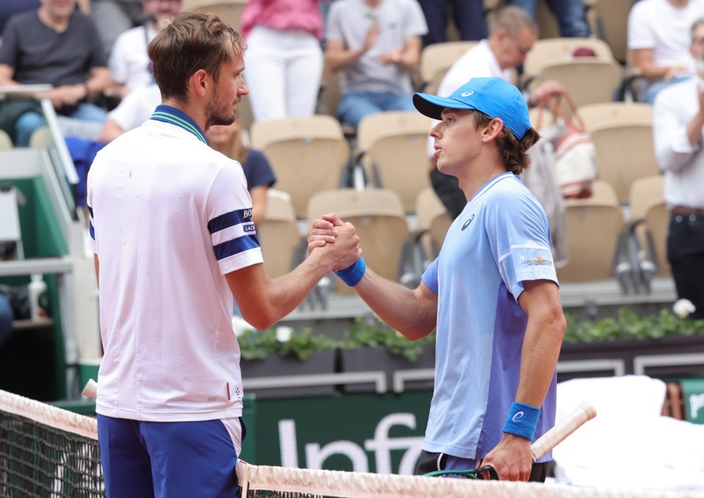 Де Минор го декласира Медведев на Ролан Гарос