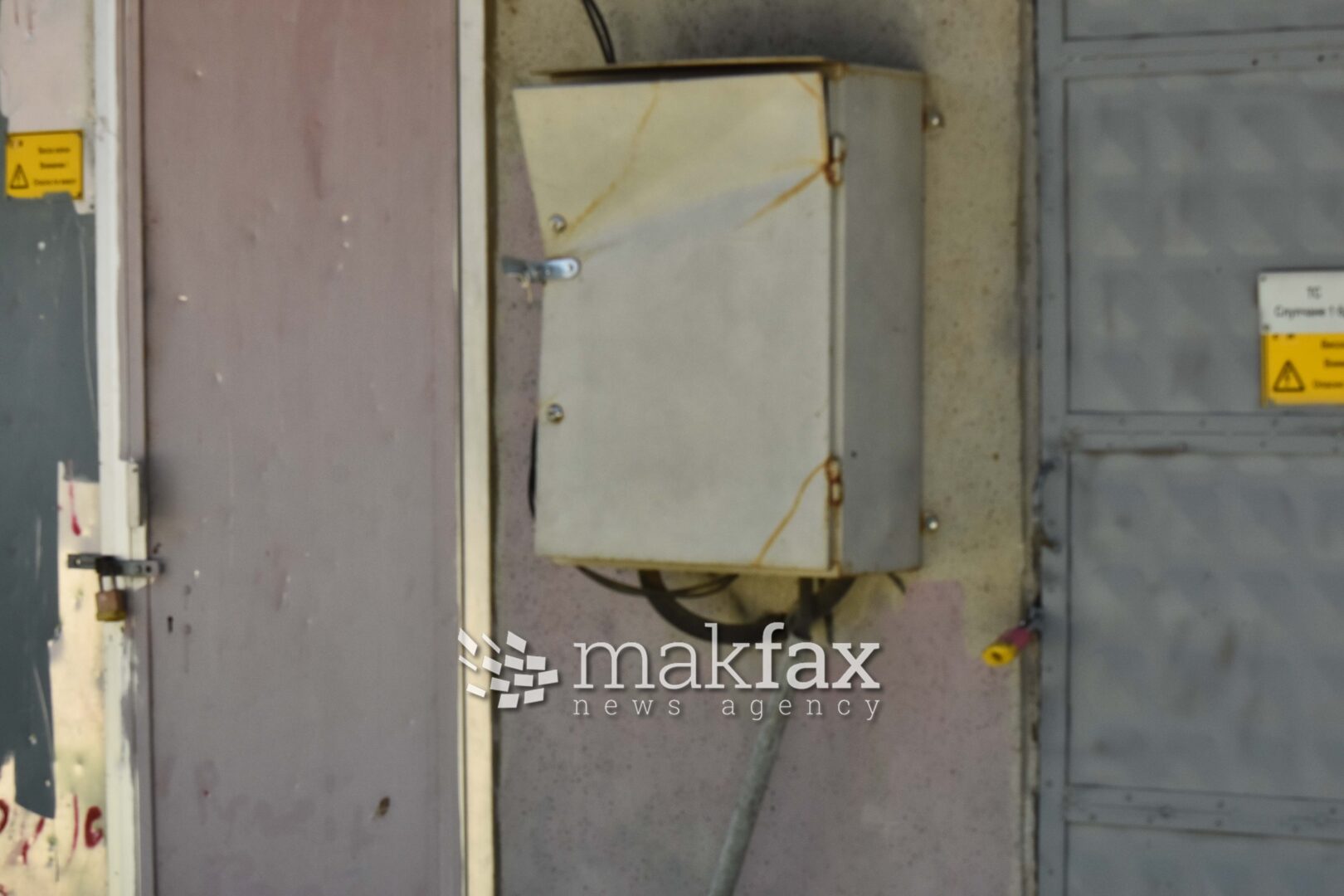 Приведени три лица од Кавадарци и Гостивар кои користеле струја со приклучок на диво