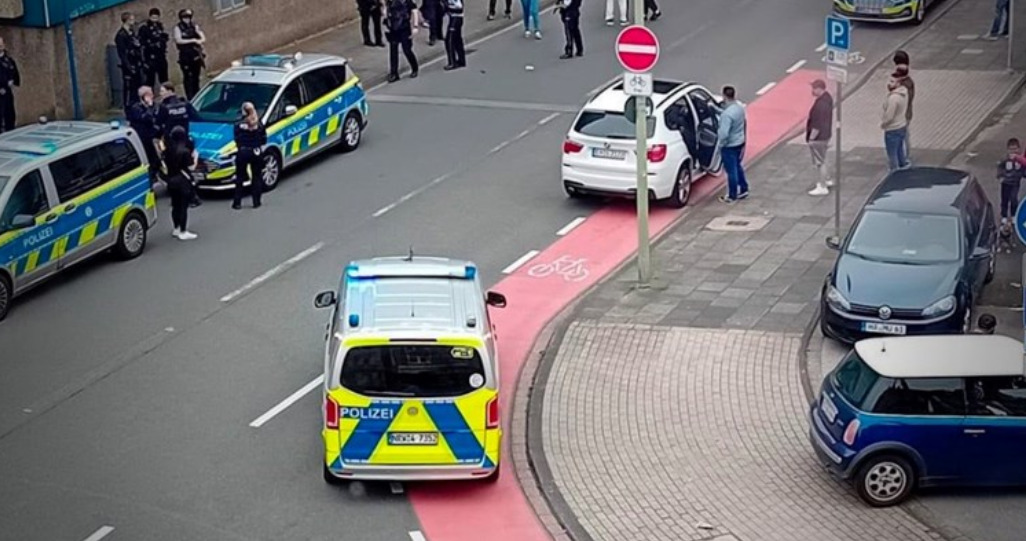 Пукање во западна Германија, ранети четири лица, напаѓачот е во бегство