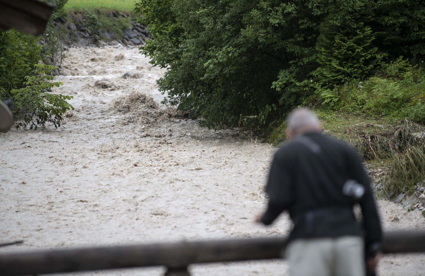 (Видео) Поплави во јужна Германија, жителите евакуирани со хеликоптери