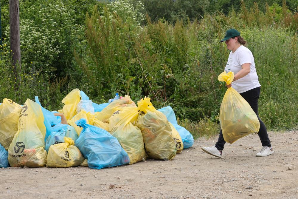 “СКОПСКО ја продолжува мисијата ‘Наша гордост. Наша одговорност.’: волонтери, инфлуенсери и нуркачи го чистеа Охридското езеро и крајбрежјето