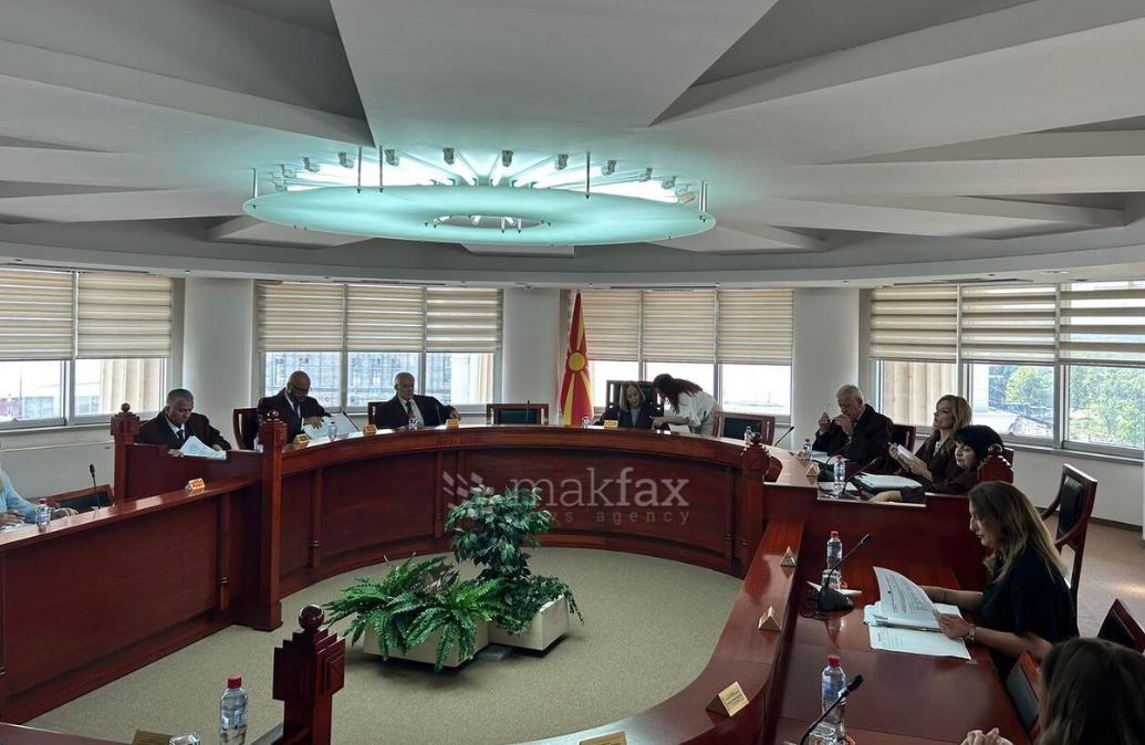 По осум круга гласање, се уште не е избран претседател на Уставен суд