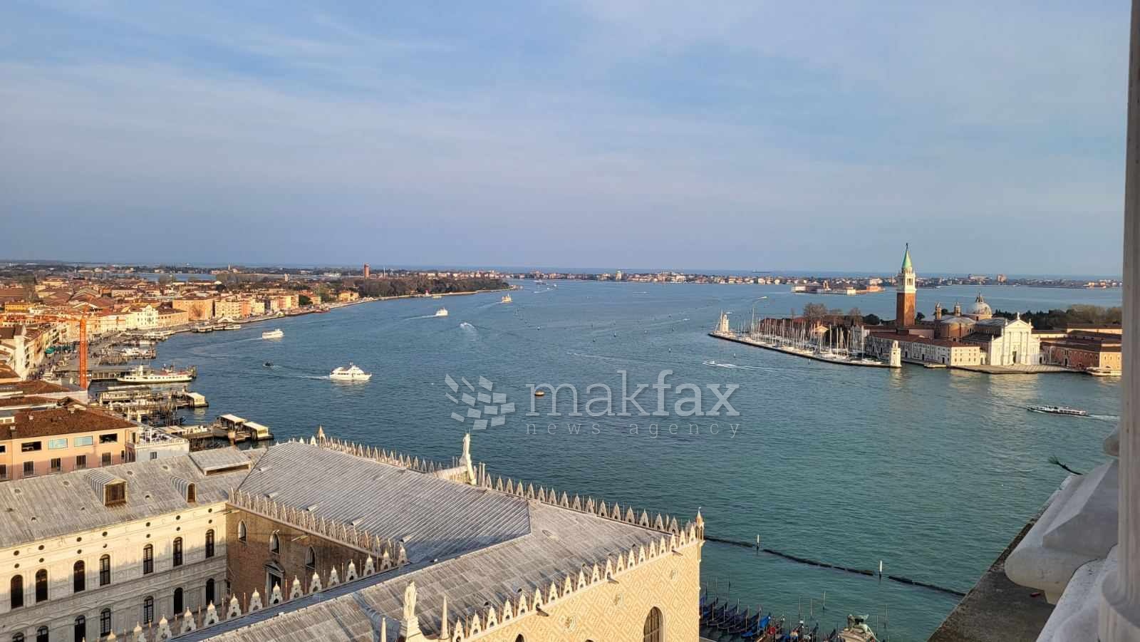 Венеција ги забрани големите туристички групи, на водичите не им е дозволено да користат звучници